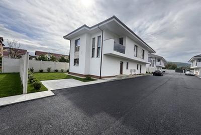 Duplex cu 4 camere cu Canalizare în Florești