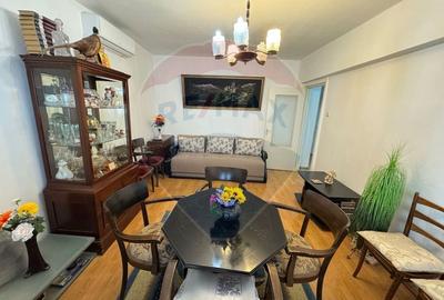 Apartament de vanzare - 4 camere- decomandat-Bistrita Lac - 2