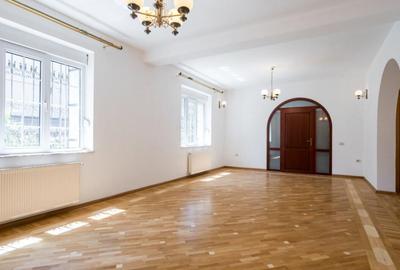 Casă cu 7 camere cu Teren 280 Mp în 1 Mai - 4