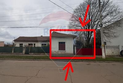 Teren cu constructie, central,  oras Negru Voda-vis-a-vis de Primarie - 1