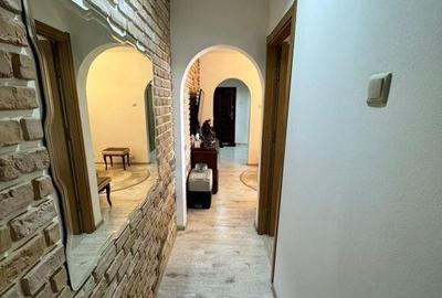 Apartament cu 3 camere semidecomandat în Inel II