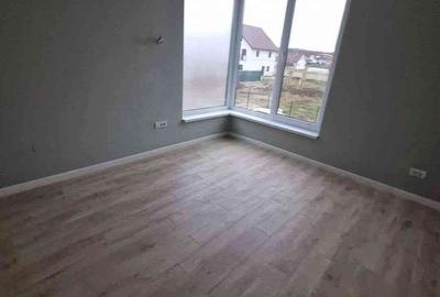 Casă cu 4 camere în Sânmartin