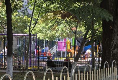 DE VANZARE Apartament cu 4 camere în zona 1 DECEMBRIE 1918 - 23