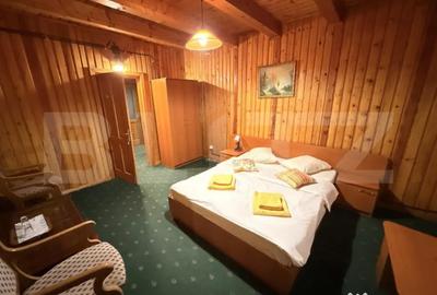 Casă cu 7 camere cu Canalizare în Central