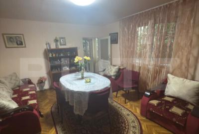 Casa de vanzare 5 camere + dependente - 30