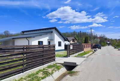 Casă cu 3 camere cu Teren 400 Mp în Albota - 1