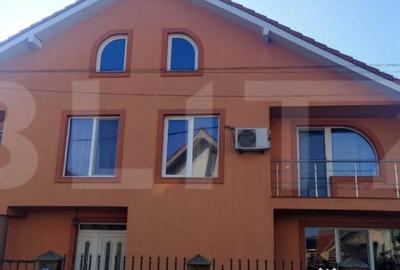 Casă cu 7 camere cu Teren 602 Mp în Nufărul