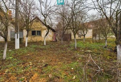 Teren cu casa demolabila in Sustra - 1