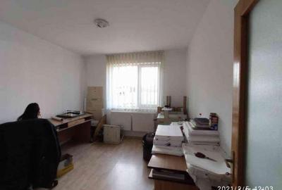 Casă cu 5 camere cu Teren 250 Mp în Mihai Bravu - 2