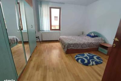 Casă cu 5 camere cu Canalizare în Central - 4