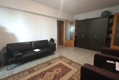 3 camere Bd. Chisinau - bloc reabilitat- comision 0 - 1