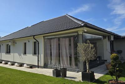 Casă cu 4 camere în Central - 1