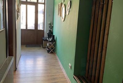 Casă cu 4 camere cu Teren 200 Mp în Central