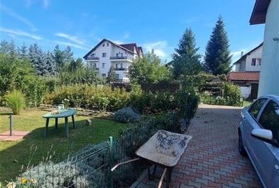Casă individuală cu 5 camere în Tractorul