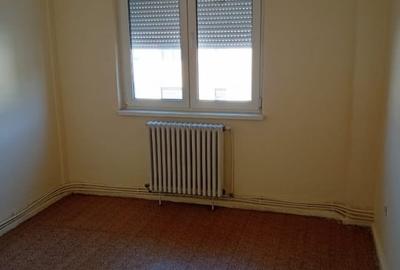 Apartament cu 3 camere decomandat în Cugir - 2