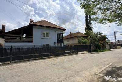 Casă cu 4 camere cu Canalizare în Central - 2