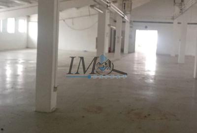 Spațiu comercial, de 950 mp, în Central - 3