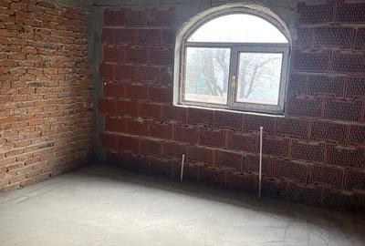 Casă cu 4 camere cu Teren 750 Mp în Nanov - 2
