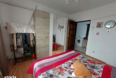 Apartament cu 3 camere decomandat în Micro 11 - 13