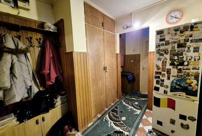 Casa de Cultura -  2 camere decomandate , etaj 1 - 4