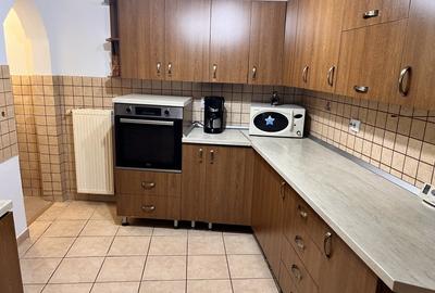Casa sigle 4 camere centru vechi zona str. 9 mai - 6