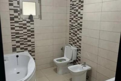 Casă cu 4 camere cu Teren 345 Mp în Malu Mare - 3