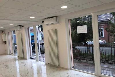 Spațiu comercial, de 53 mp, în Central - 4