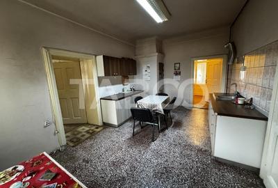 Apartament cu 3 camere decomandat, mobilat în Orașul de Jos - 2