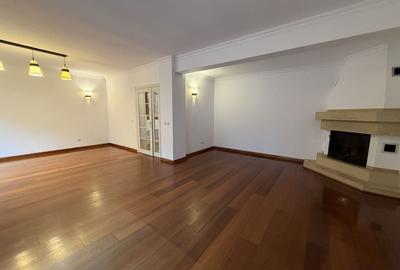 Vila semimobilata  cu 3 dormitoare, piscina exterioara, complex - 3