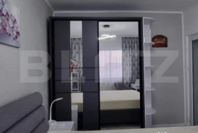 Apartament cu 3 camere decomandat în Micro 4 - 8