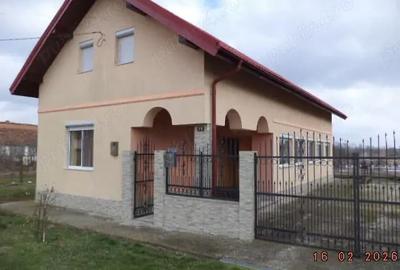 Casă cu Teren 1756 Mp în Vest
