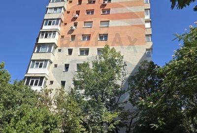 DE VANZARE Apartament cu 4 camere in zona 1 DECEMBRIE 1918 - 25