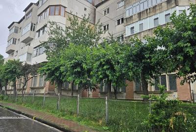 Proprietar vand Apart 2 camere 67 mp, etaj intermediar, mobilat si utilat integral, Calea Romanului - 10