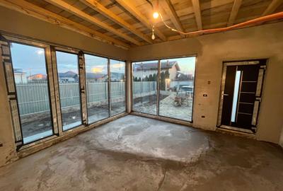 Casă cu 2 camere cu Teren 250 Mp în Vânători - 5