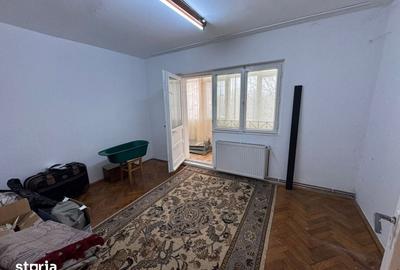 Apartament cu 4 camere decomandat în Micro 16 - 1
