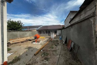 Casă cu 5 camere cu Teren 332 Mp în Central - 1