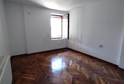 Apartament cu 3 camere decomandat în Capitale - 1