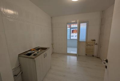 Zona Nord- bloc din 1986- Ap. 2 camere decomandate, etaj intermediar - 3