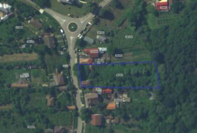 Casa tradi?ionala ?i teren generos, in comuna Dragu?e - 9