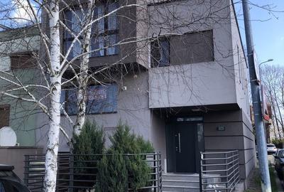 Casă cu 4 camere în Dumbrăvița