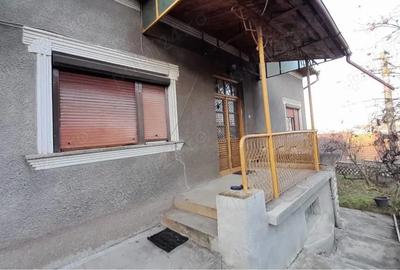 Casă cu 4 camere în Central - 2