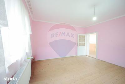Casă cu 4 camere cu Teren 2440 Mp în Oșorhei - 3