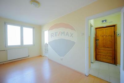 Apartament 2 camere et. 2, de vânzare zona Complex Velența - 7