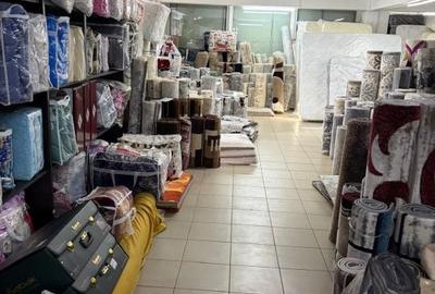 Spațiu comercial, de 1,300 mp, în Central - 13