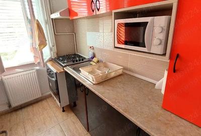 Apartament cu 4 camere decomandat, mobilat în Medicină