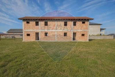 Casă cu 6 camere cu Teren 462 Mp în Sânpetru - 3