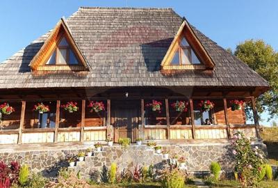 Casă stil maramuresan 4 cam, 4 bai, teren 1500mp, Maramures - 1