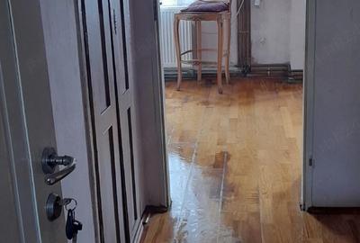 Apartament cu 3 camere decomandat în Drăgășani