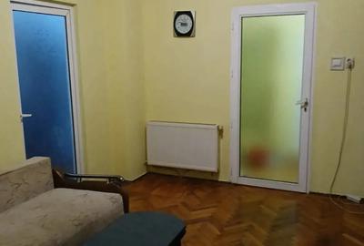 Inchiriez apartament 3 camere - 1