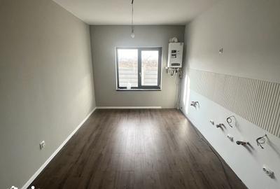 Casă cu 4 camere cu Teren 440 Mp în Tomești - 5